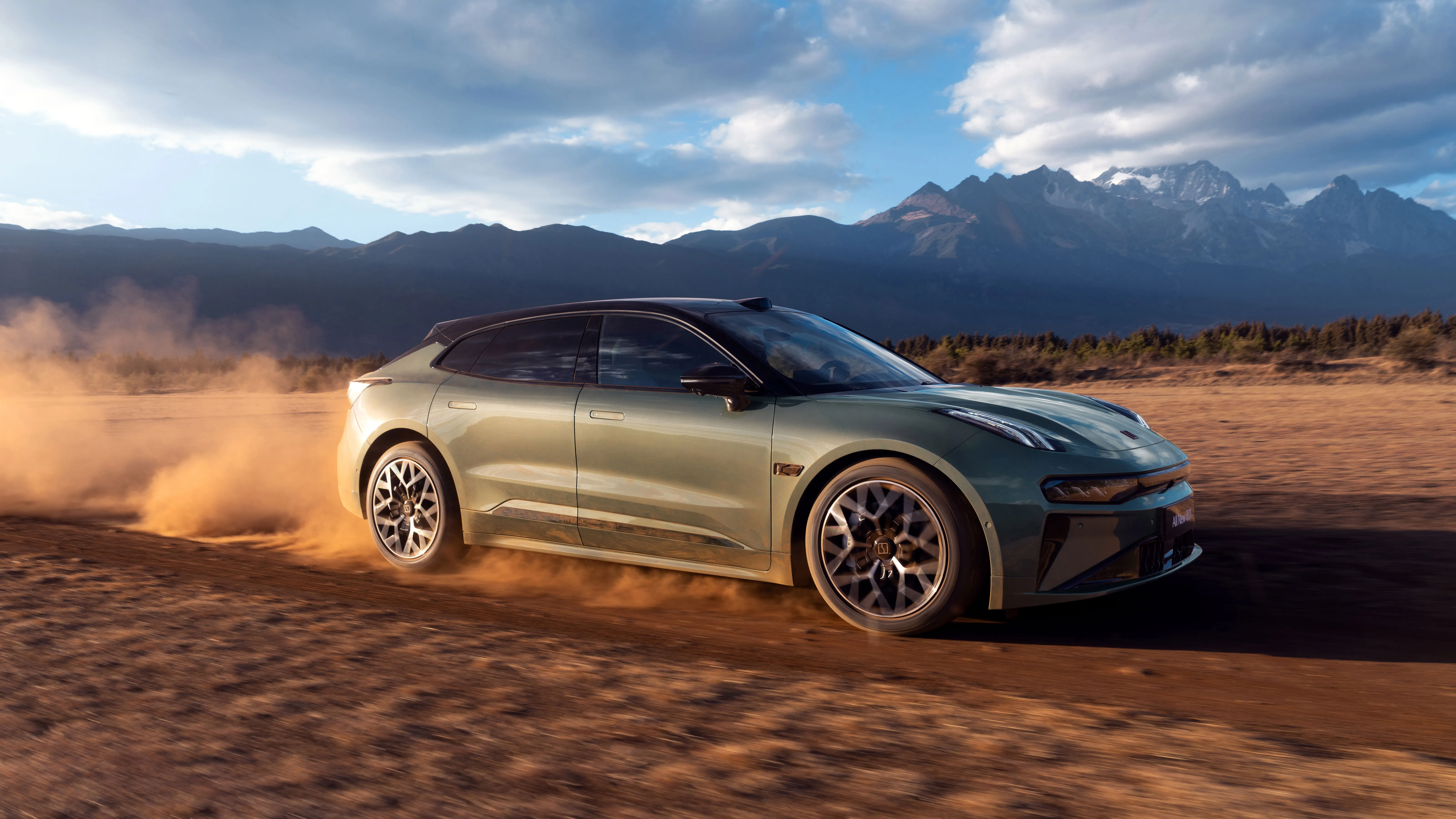 Zeekr 001 отбуксировал самосвал полной массой 51 тонна (но зачем?)