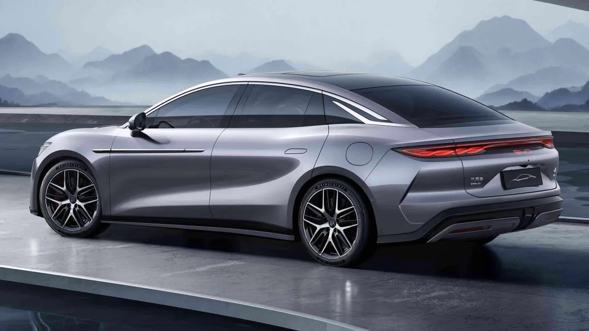 Разгон до 100 км/ч за 2,7 секунды: раскрыты характеристики седана BYD Han L