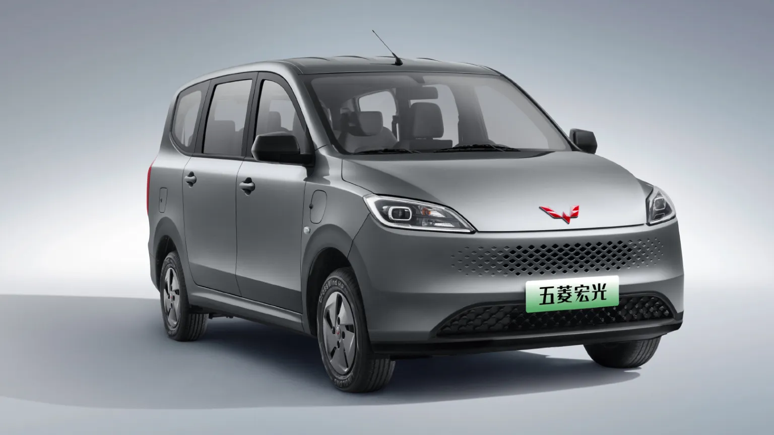 В Китае стартуют продажи гибридного минивэна Wuling Hongguang за 800 000 рублей