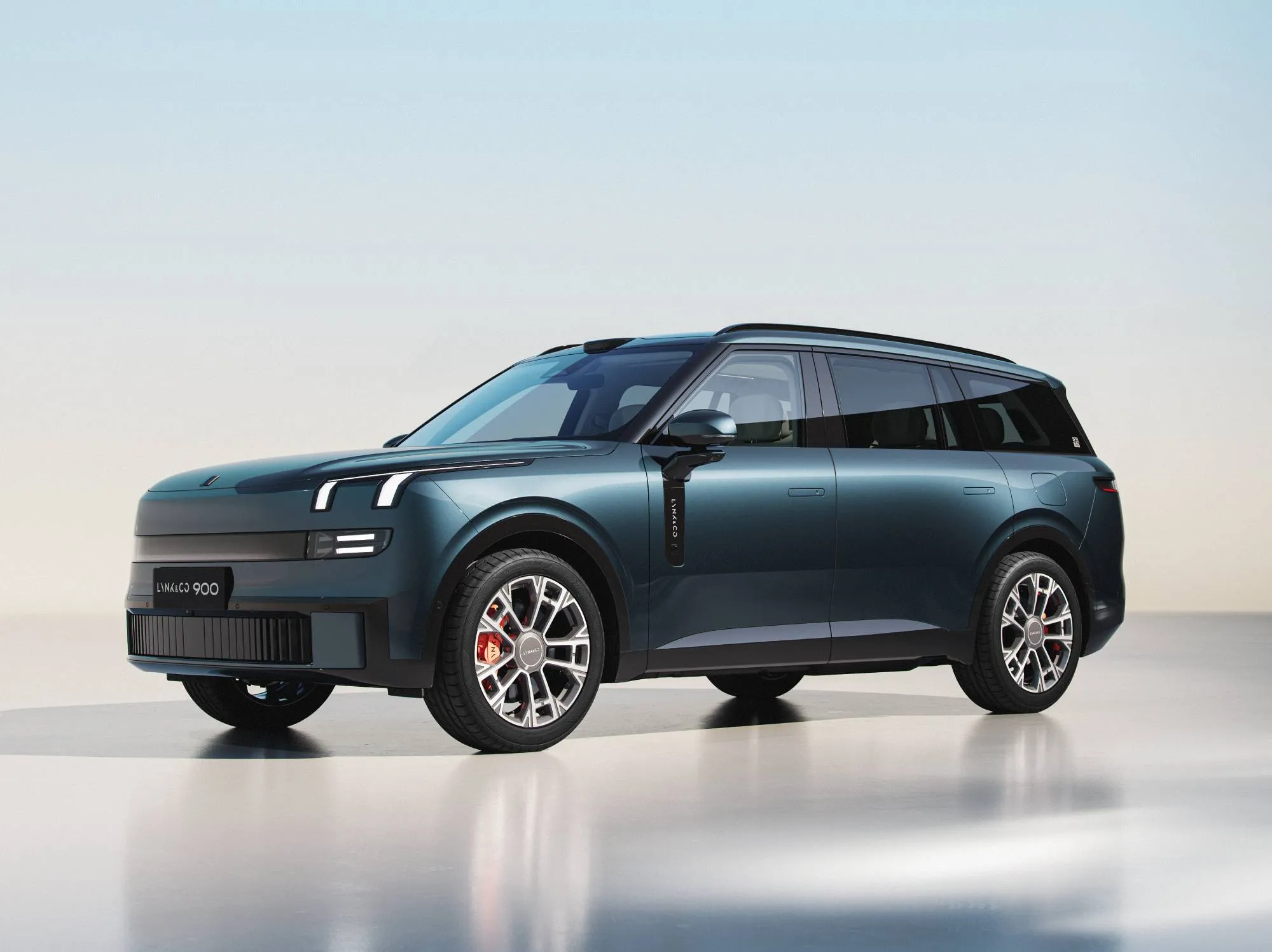 В России можно заказать флагманский кроссовер Lynk&amp;Co 900