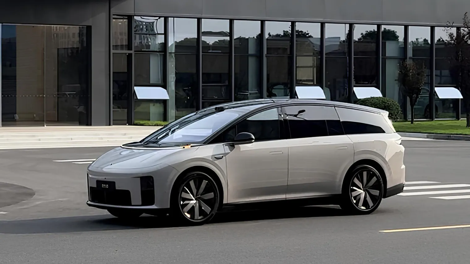 Кроссовер Li i8 почти готов: его запуск запланирован на конец июля