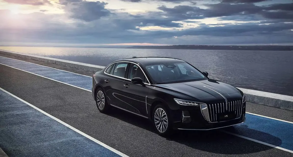 Бензиновые седаны всё ещё популярны в Китае, но местных машин в топе только две