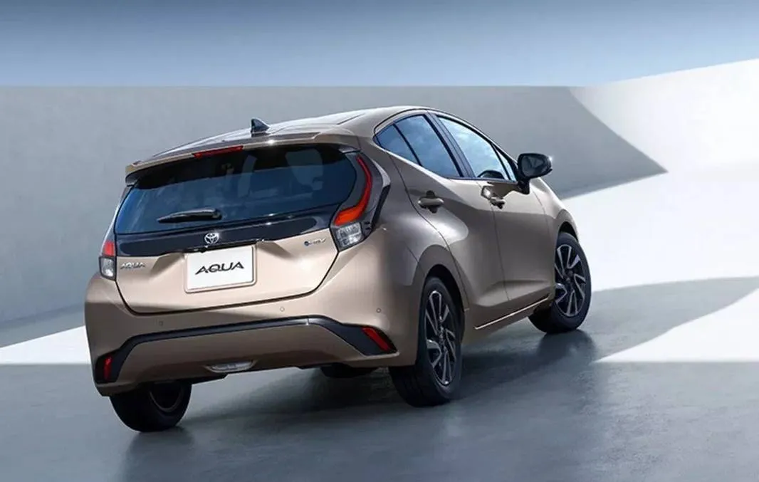 Toyota Aqua после рестайлинга «выросла», «поумнела» и стала стильнее