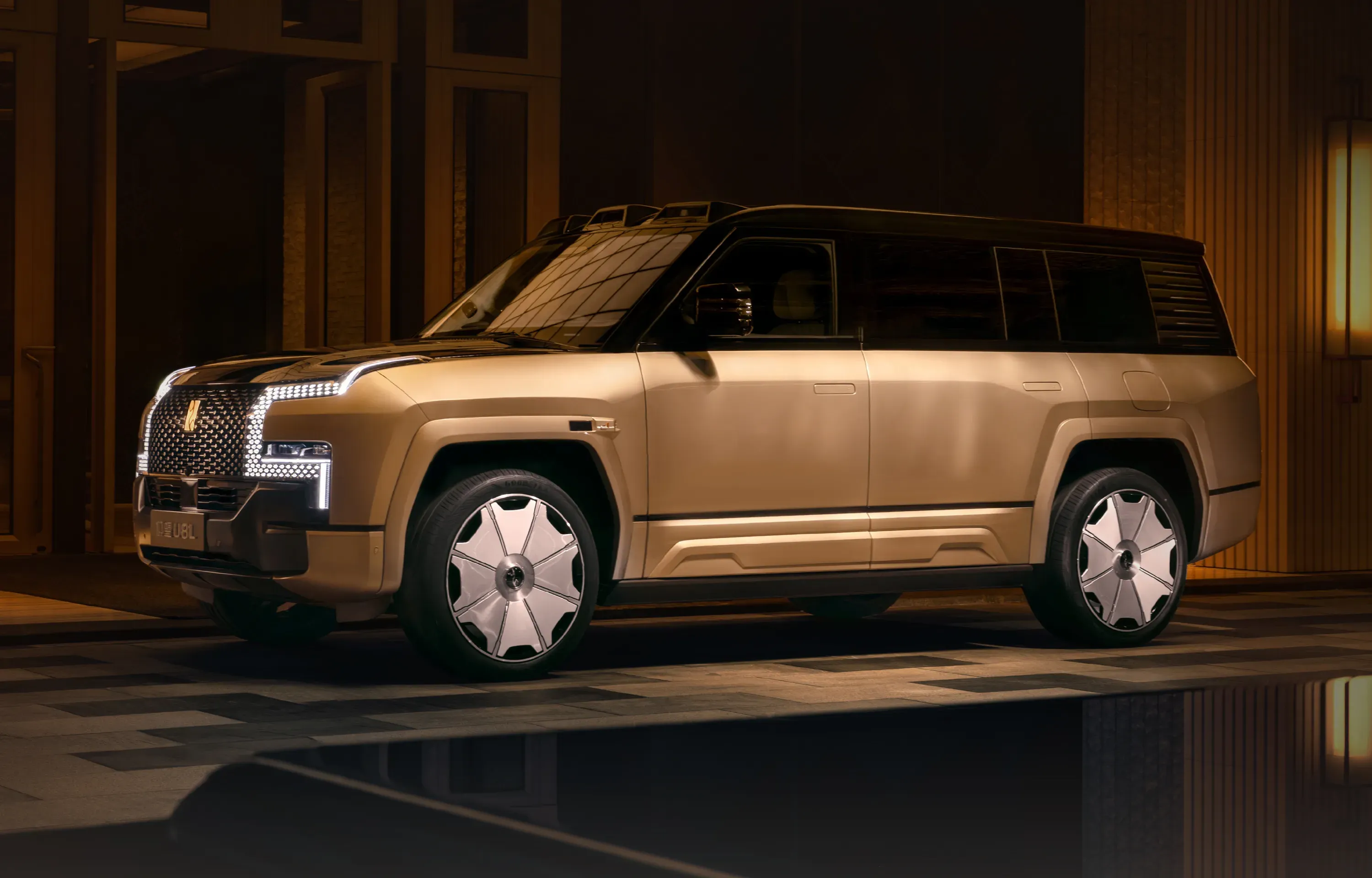 Флагманский BYD Yangwang: алюминиевая рама, мощность гиперкара и запредельная цена