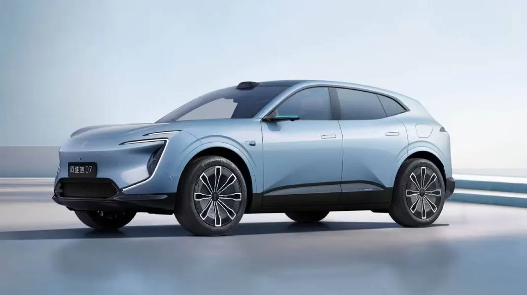 Дальнобойный гибрид и мощный электрокар: представлен обновлённый Avatr 07