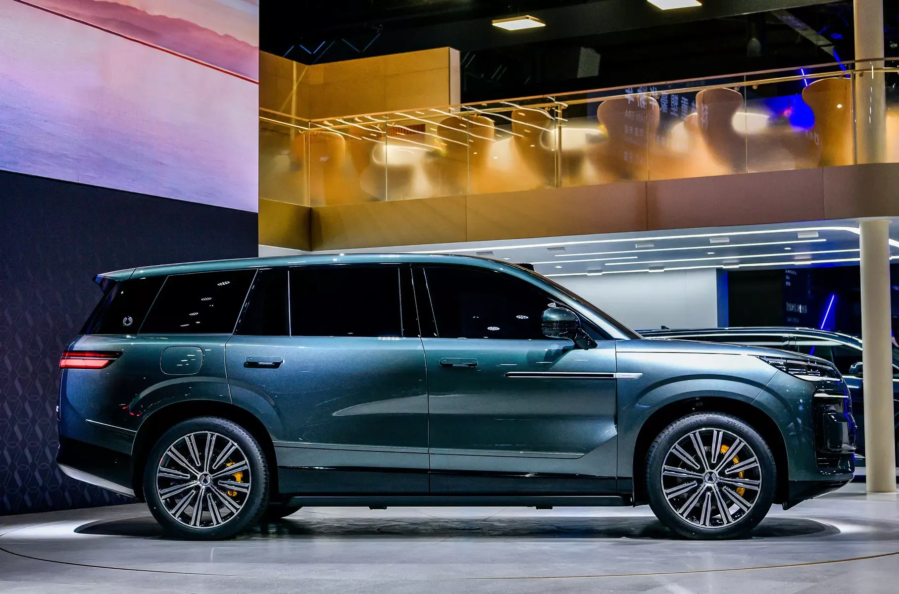 Новый кроссовер Denza N9 — крутой конкурент бестселлера Lixiang L9