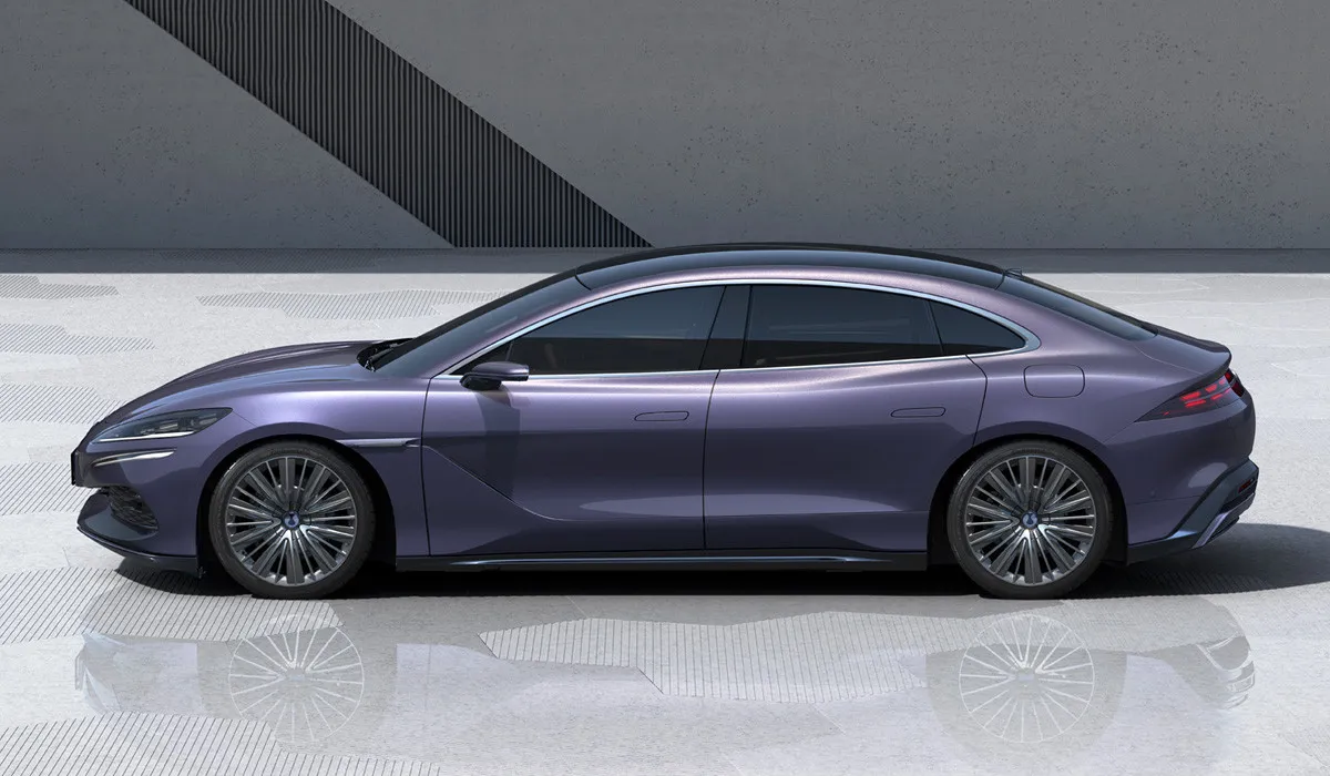 Седан Denza Z9 — ещё одна премиальная новинка от BYD