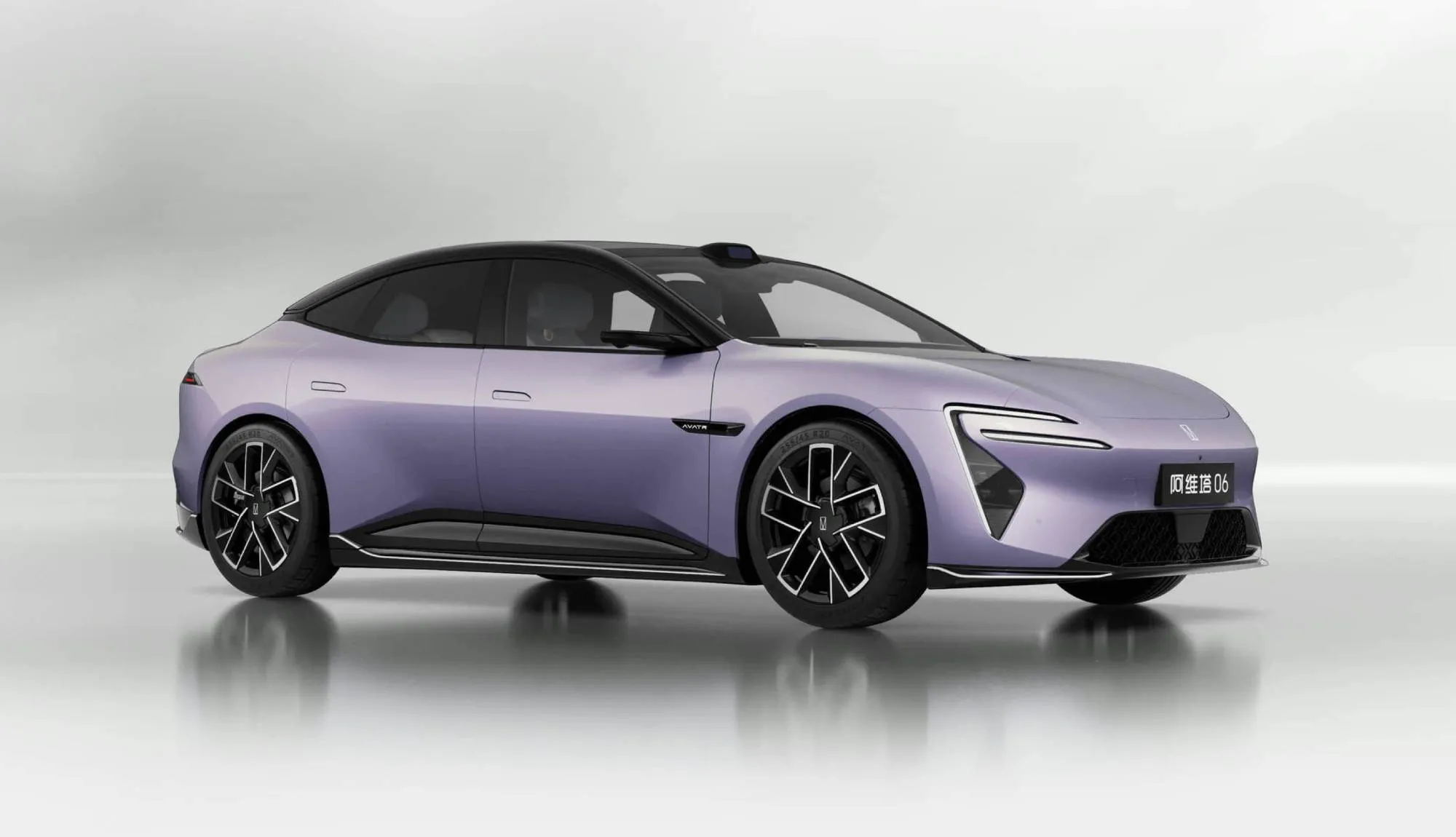 В Китае стартовали продажи седана Avatr 06 — это самая доступная модель марки