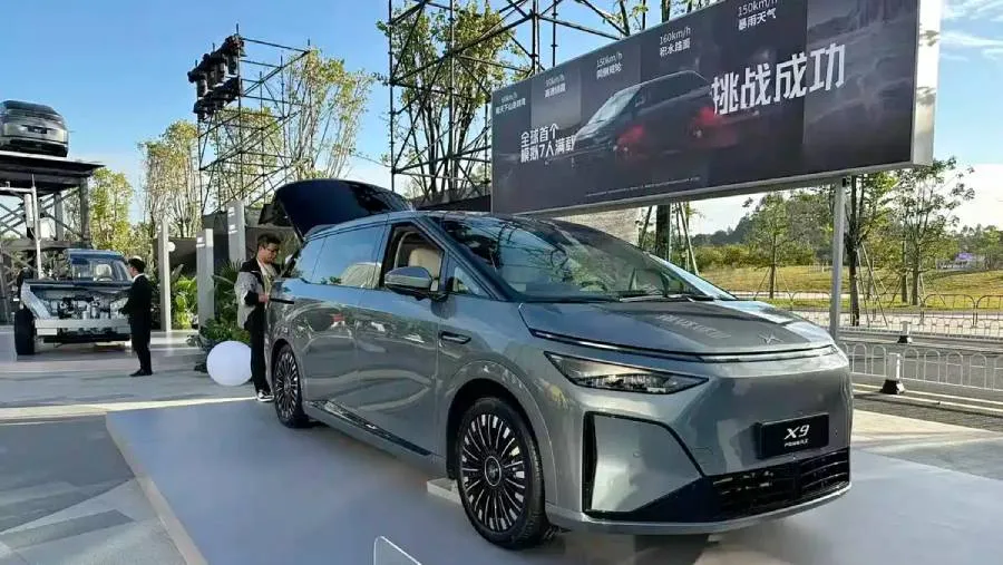 XPeng объявил цены на свой гибридный минивэн X9 с рекордным запасом хода