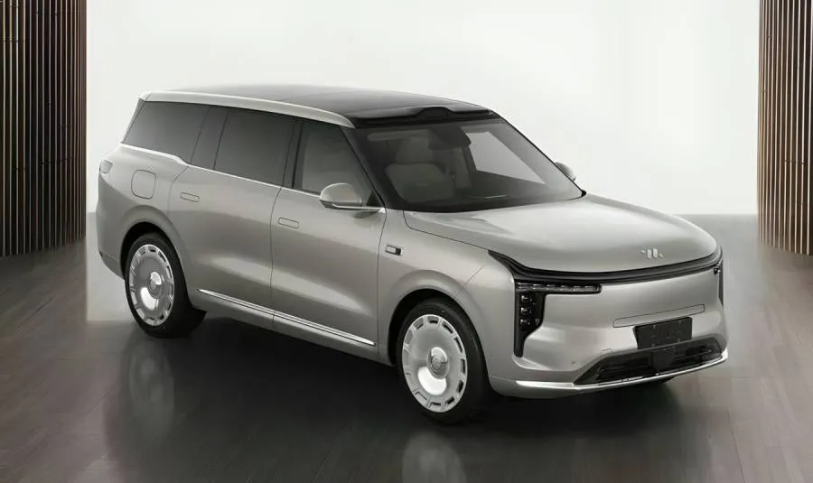 Внедорожник IM LS9 с душем и полом с подогревом расколол китайское общество