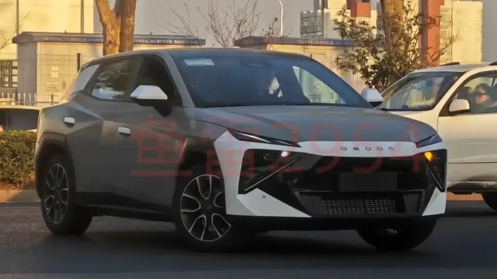 В Китае замечен новейший Omoda C4