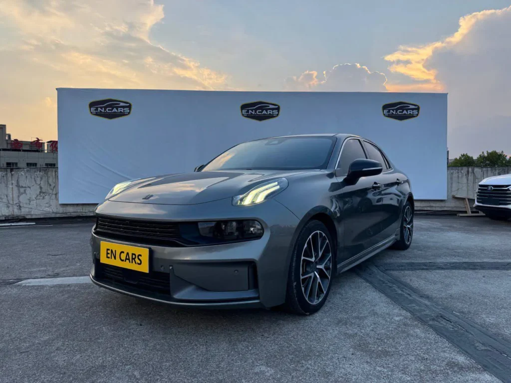 Lynk & Co 03