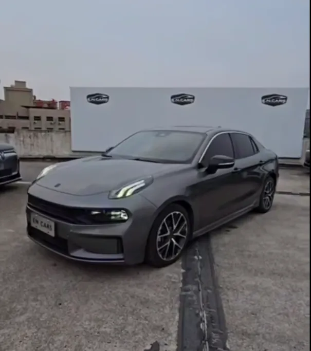 Lynk & Co 03