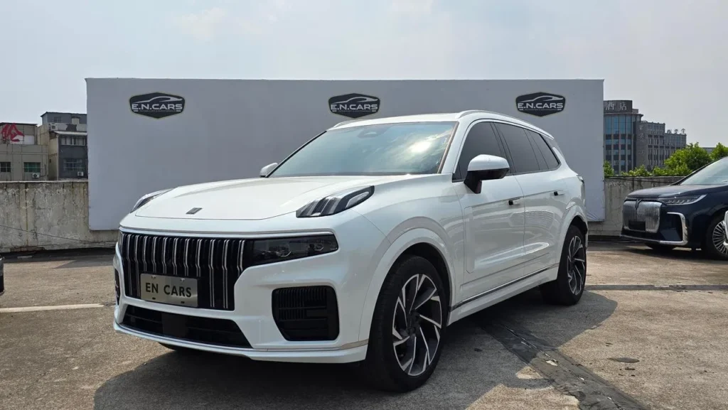 Lynk & Co 09